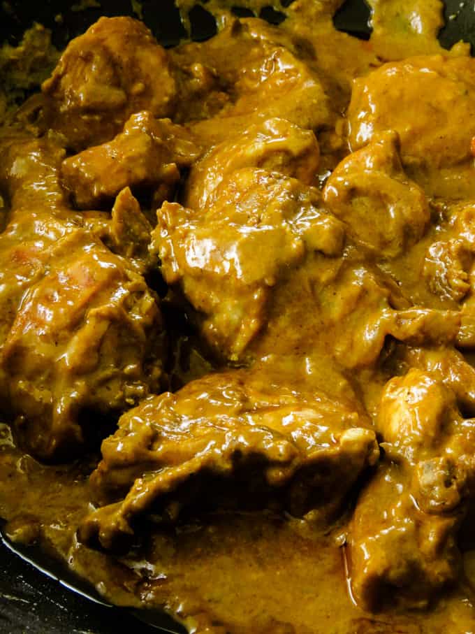 Indian chicken curry(made with yogurt tomato gravy)